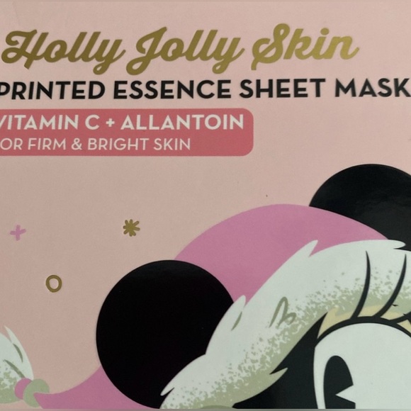 The Creme Shop Disney Minnie Mouse Bundle Travel Cosmetics Case, Sheet Masks NWT - Picture 7 of 7